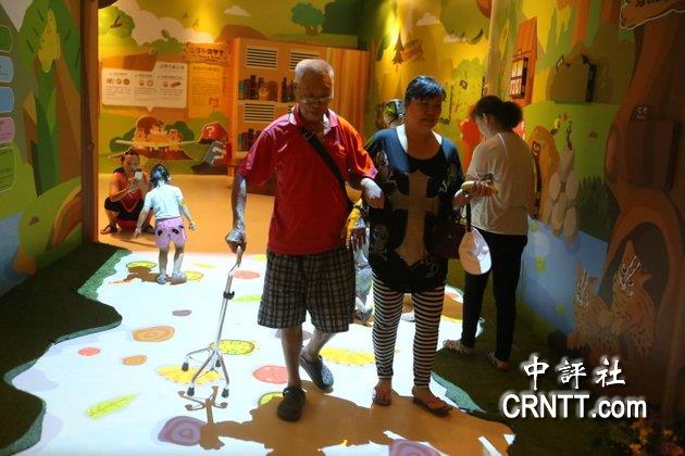 “集元果”香蕉觀光工廠規劃很多互動導覽,適合親子同歡、老少咸宜。 “集元果”香蕉觀光工廠規劃很多互動導覽,適合親子同歡、老少咸宜。